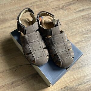 NWB St. John's Bay Carp Fisher Strap Sandals Brown Size 11 MED MSRP $50
